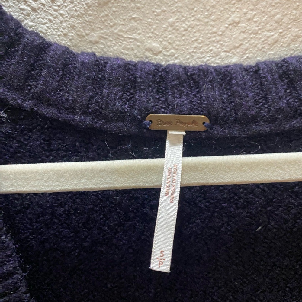 Free People Lovely Lines Bell  Dark Navy  V-Neck Sweater Small - Picture 3 of 8